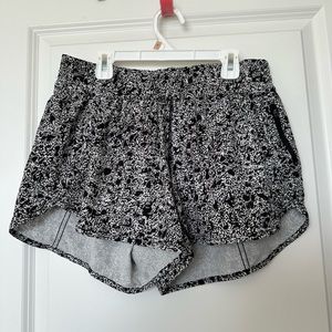 Lululemon track that MR short 5” lined